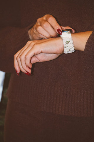 Neutral Floral Scrunchie Apple Watchband